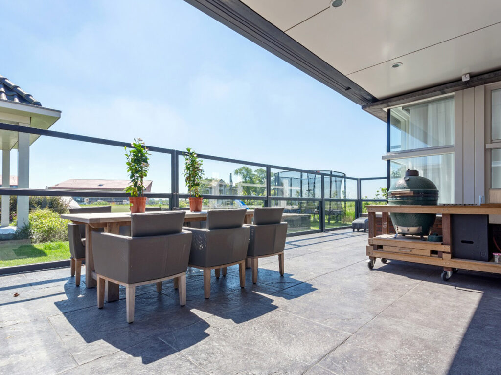 Welke zonwering houdt de meeste warmte buiten