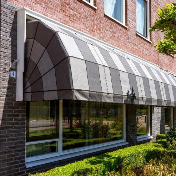 zonwering markiezen vierkant